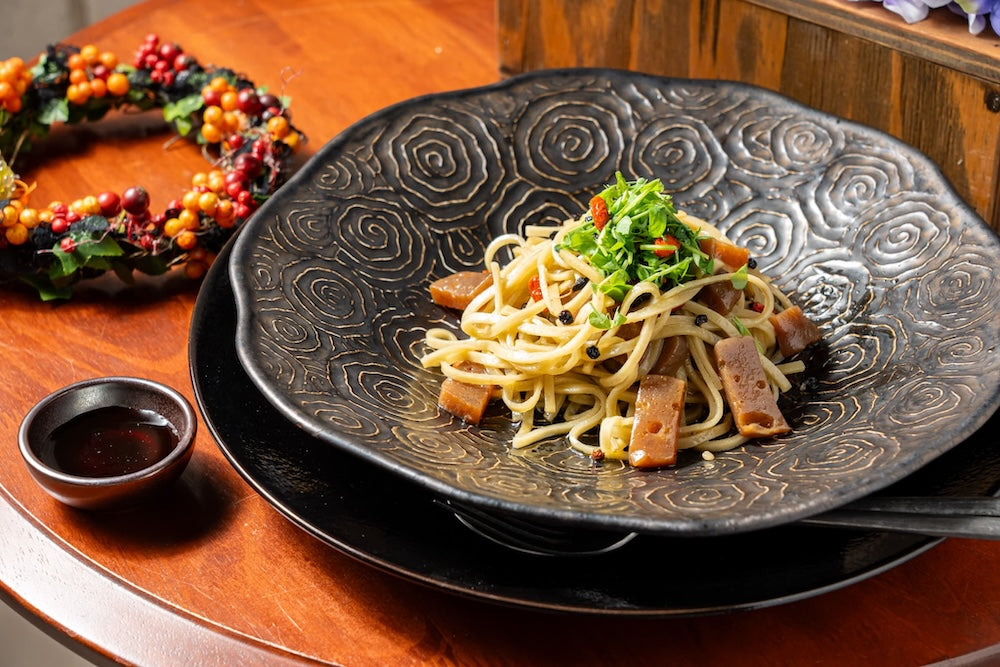 株式会社樞(KURURU)が販売する奈良県産有機JAS認証玄米100%使用玄米麺の料理例