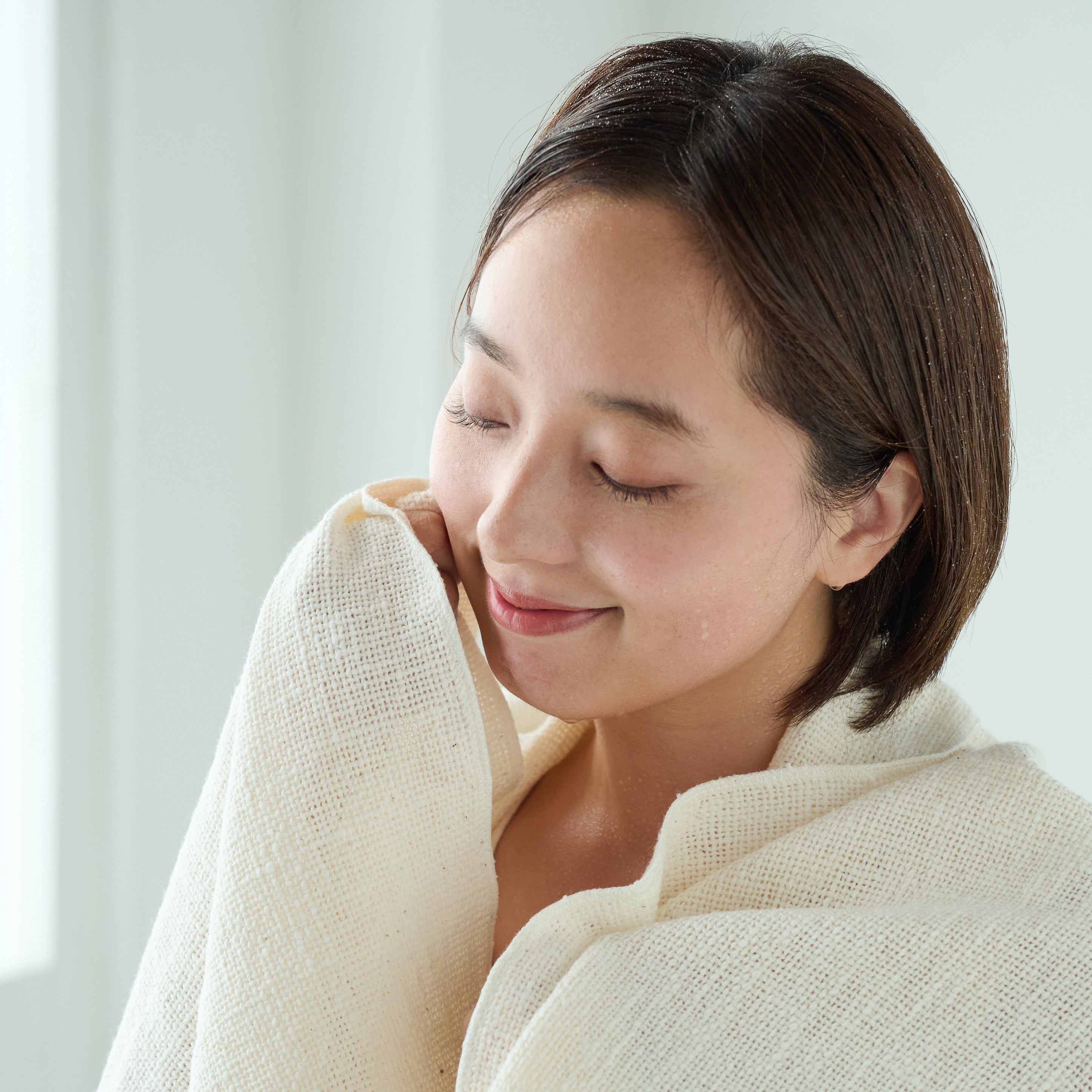 益久染織研究所が販売するガラ紡のマルチクロス(生成)