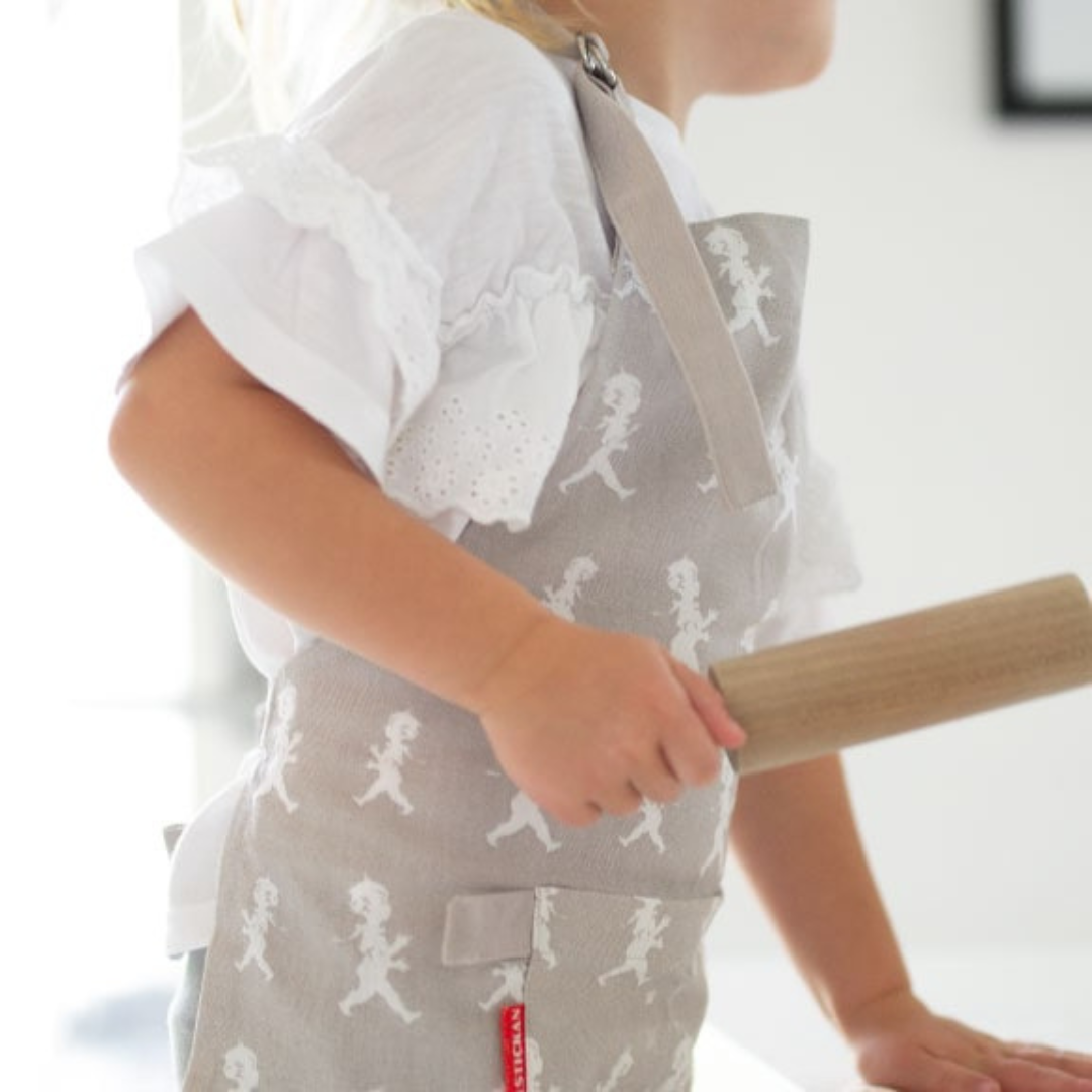 クリケットジャパン株式会社が販売するSOLSTICKAN キッチンエプロン&シェフハット(子供用)