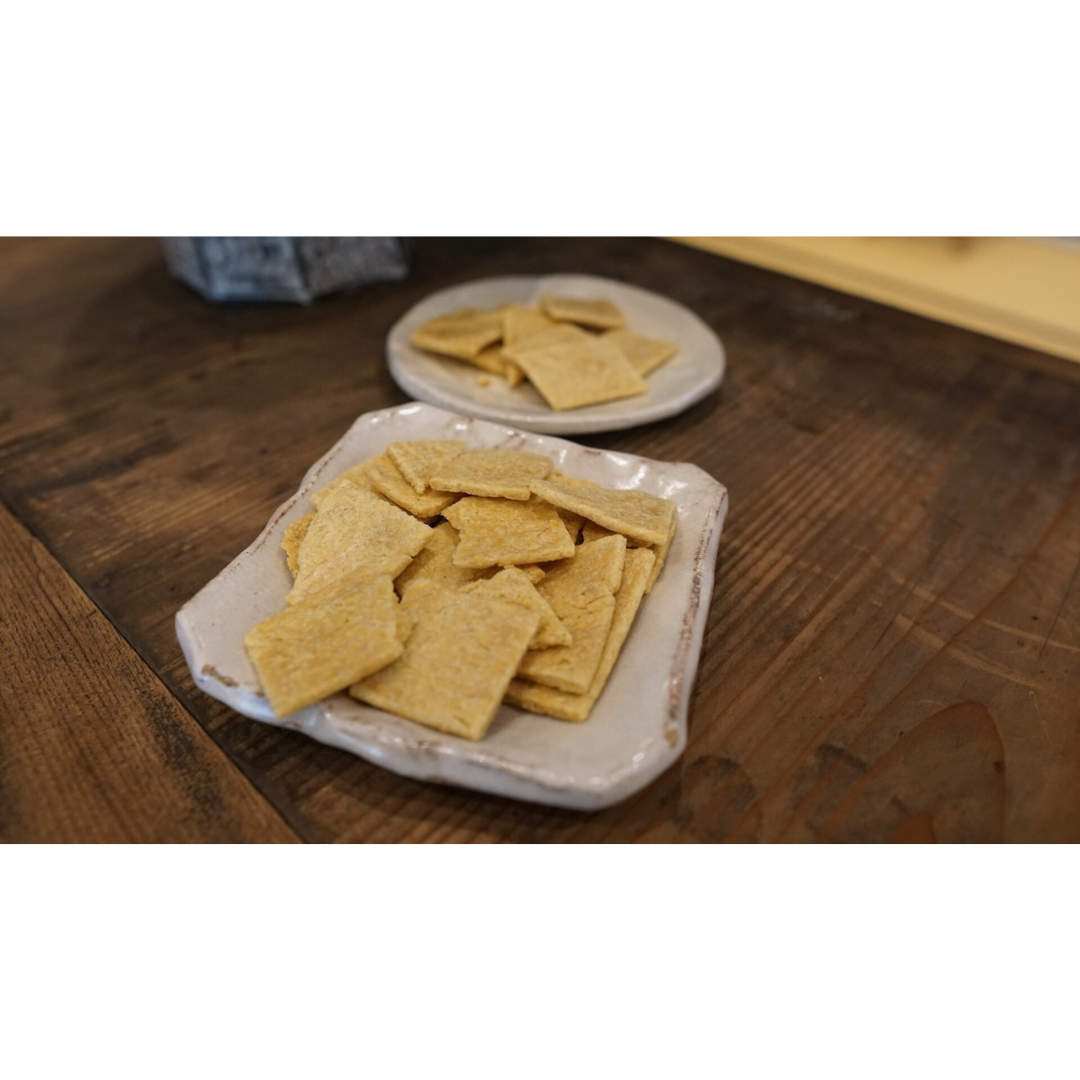 金精軒製菓株式会社が販売する塩味ソイクラッカー