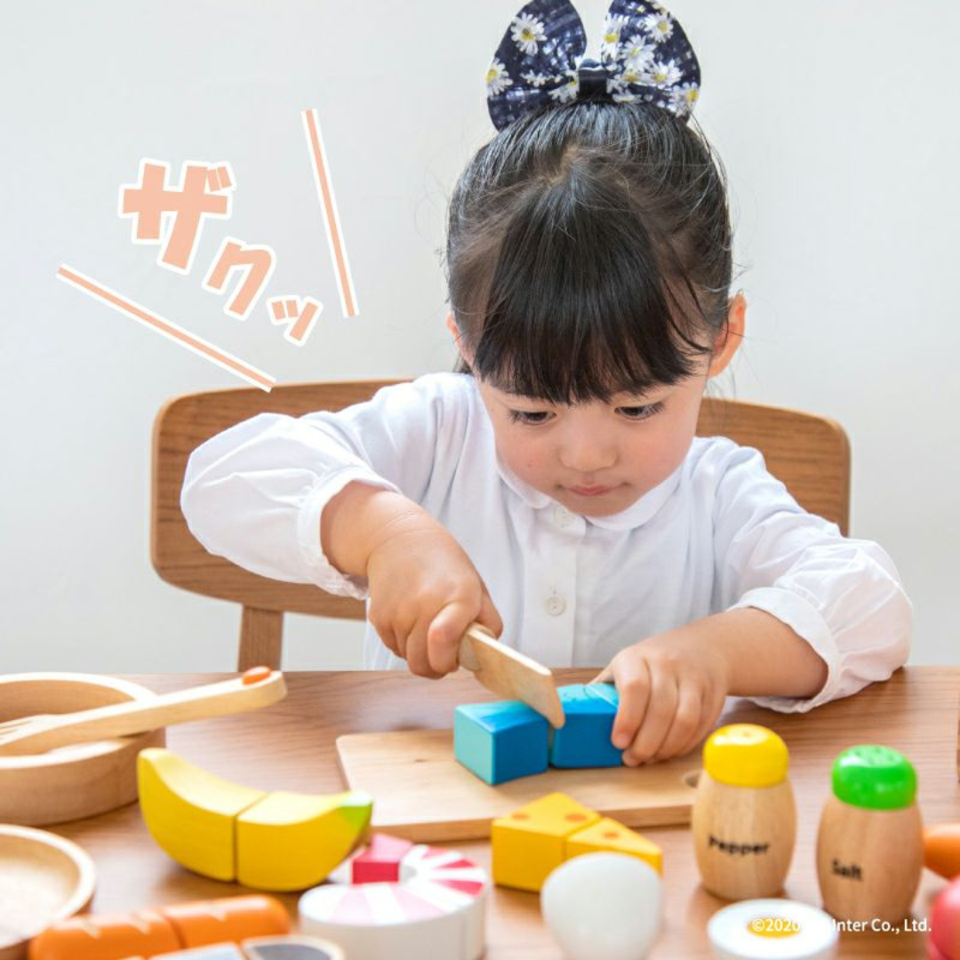 株式会社エドインターが販売する木のおままごと「とれたてさかな」