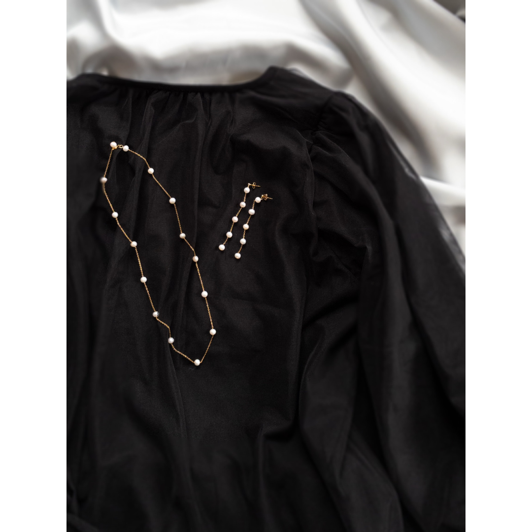 petite anneが販売するステーションパールピアス〜淡水パール