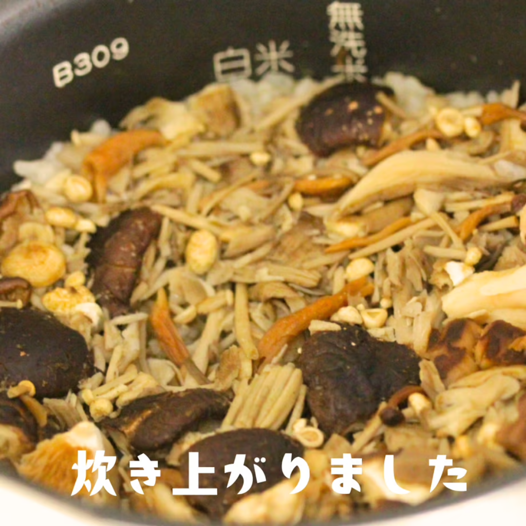 有限会社能登製塩が販売する炊き込みごはんきのこごはん