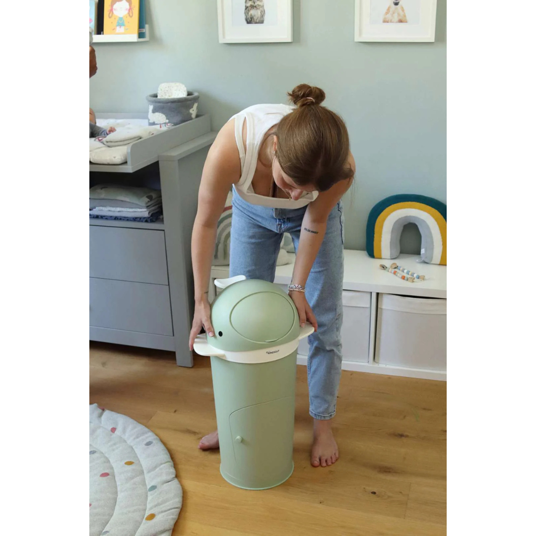 Tri driven株式会社が販売するくじらのおむつポット(ライトブルー)