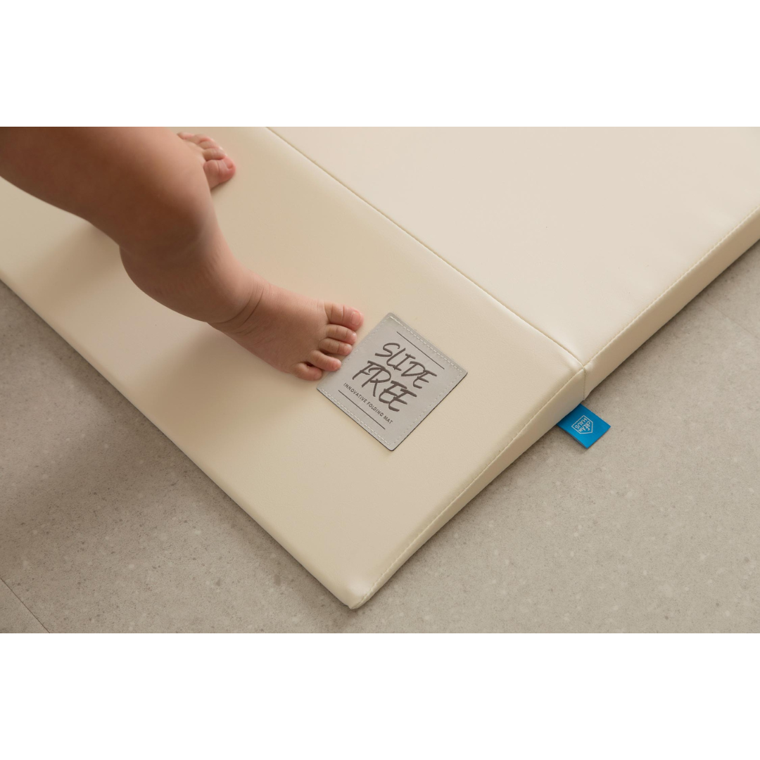 オンリー株式会社が販売するスライドフリープレイマット 全2種