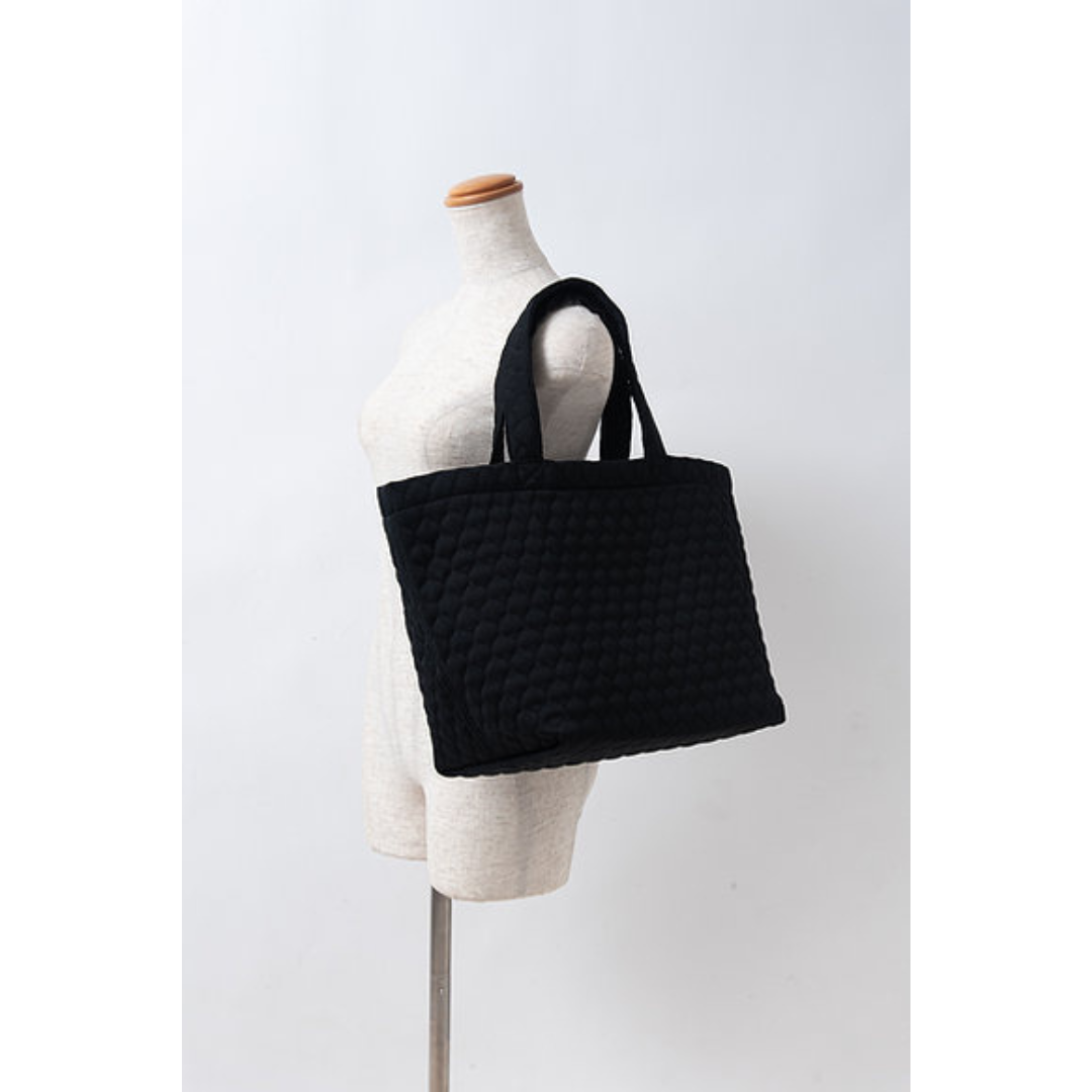 株式会社OUTBLOOMが販売するblack quilt BAG 2way tote black auit 全2種