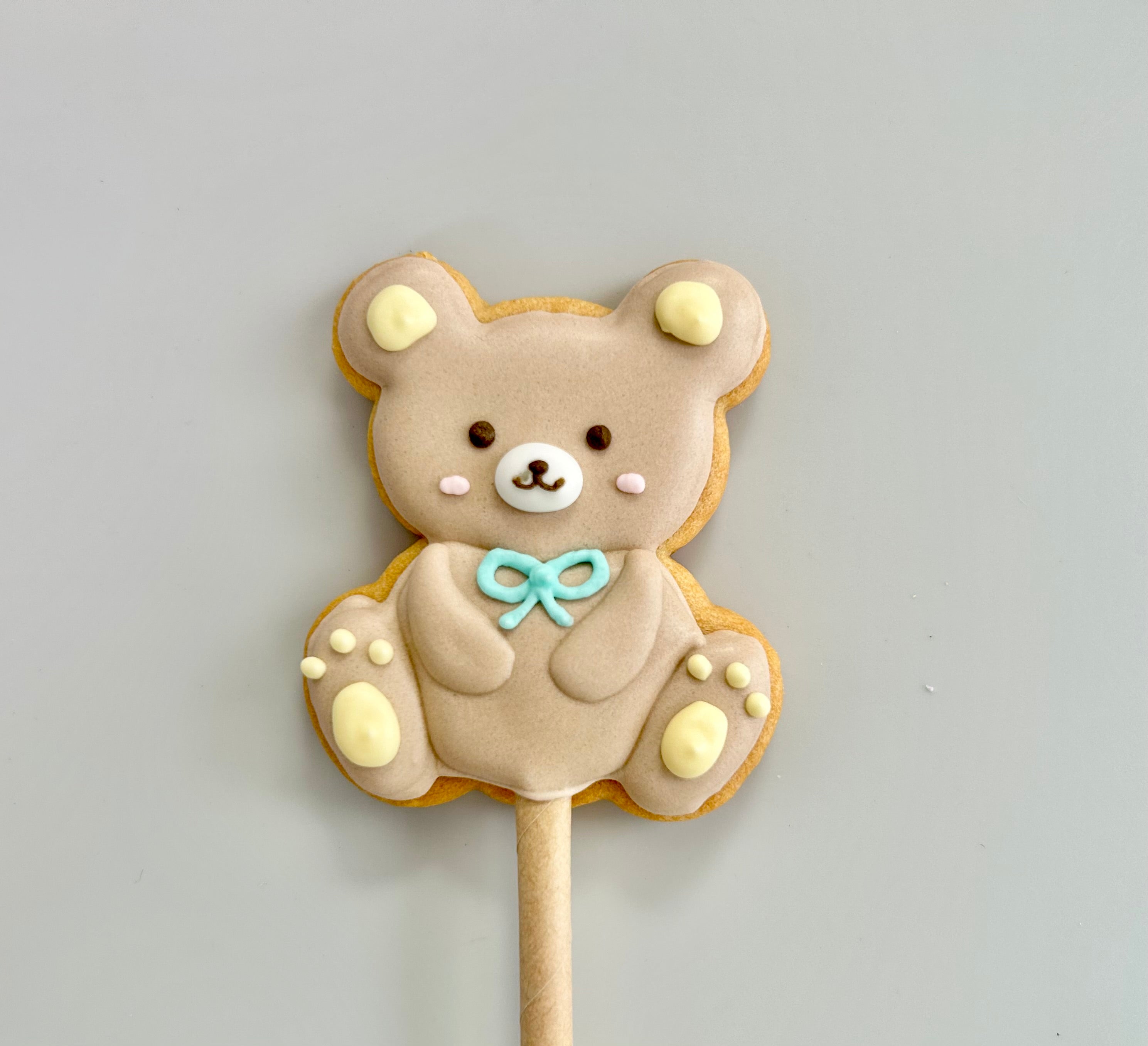 にじいろクッキーが販売するクッキーポップス クマ