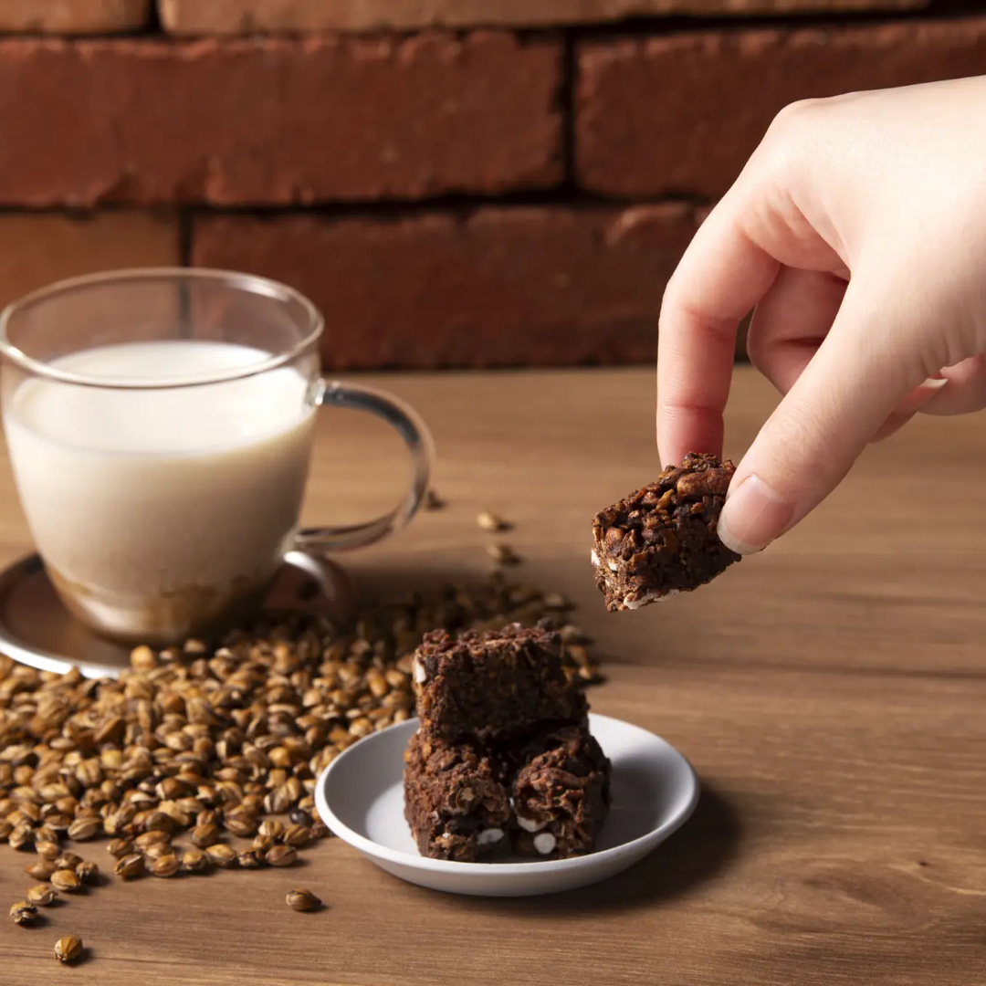 いさし園が販売する麦茶チョコクランチ