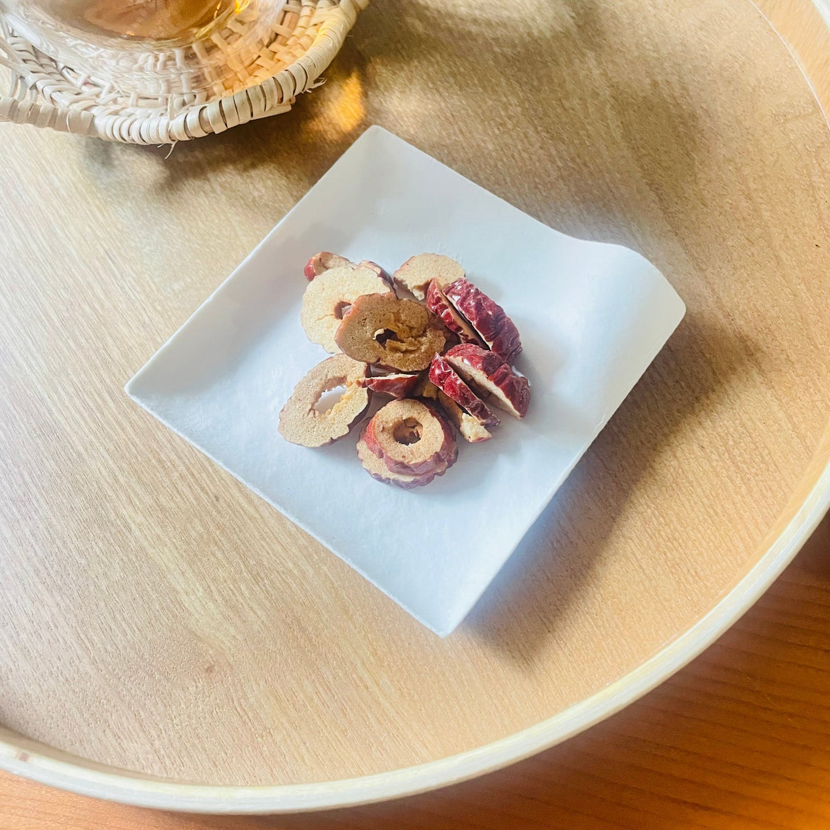 株式会社日日漢方が販売するズボラ養生おやつ なつめチップス