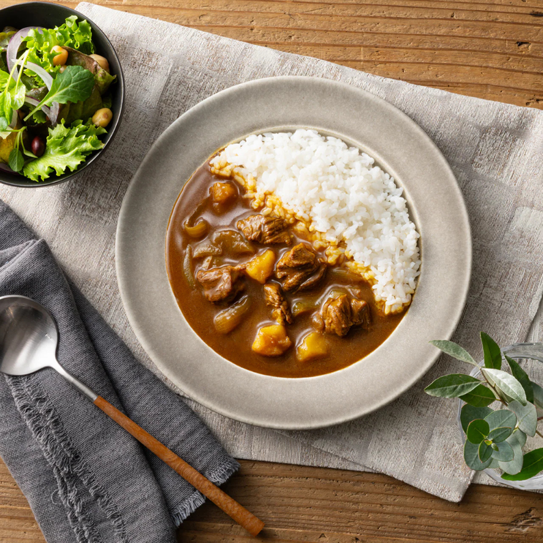 株式会社コスモが販売する北海道たまねぎの甘さ広がるコクとスパイスのグルテンフリーカレー