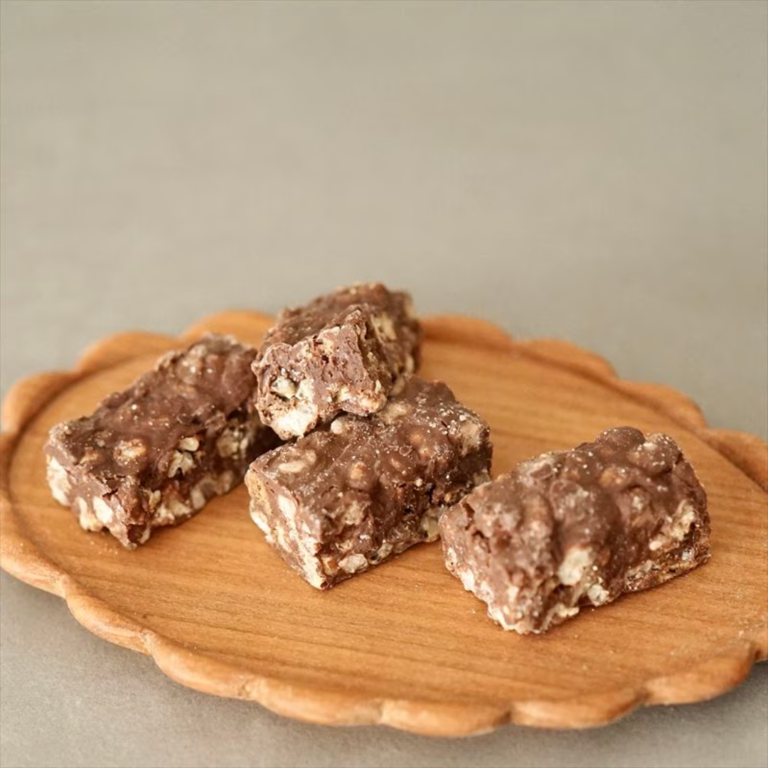 なつめいろが販売するなつめとはとむぎのクランチチョコレート 全2種