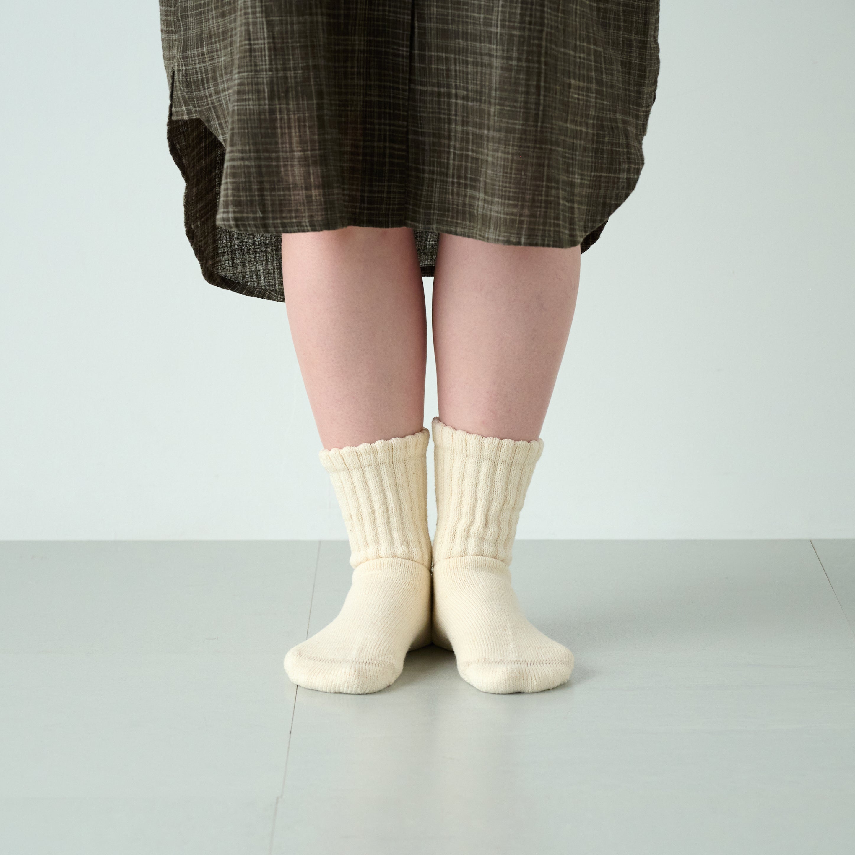 益久染織研究所が販売するガラ紡のくつろぎ靴下