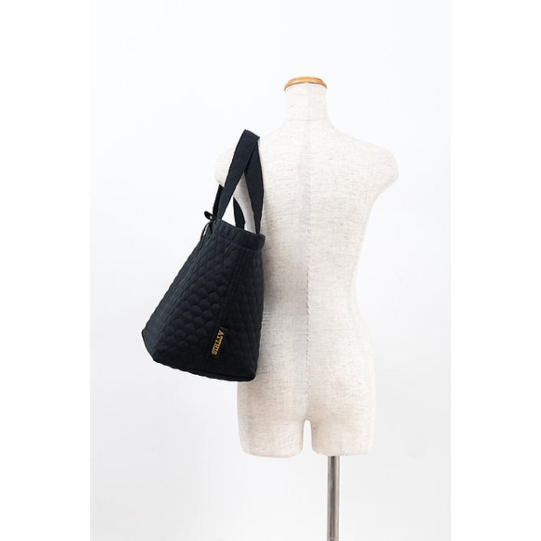 株式会社OUTBLOOMが販売するblack quilt BAG 2way tote black auit 全2種