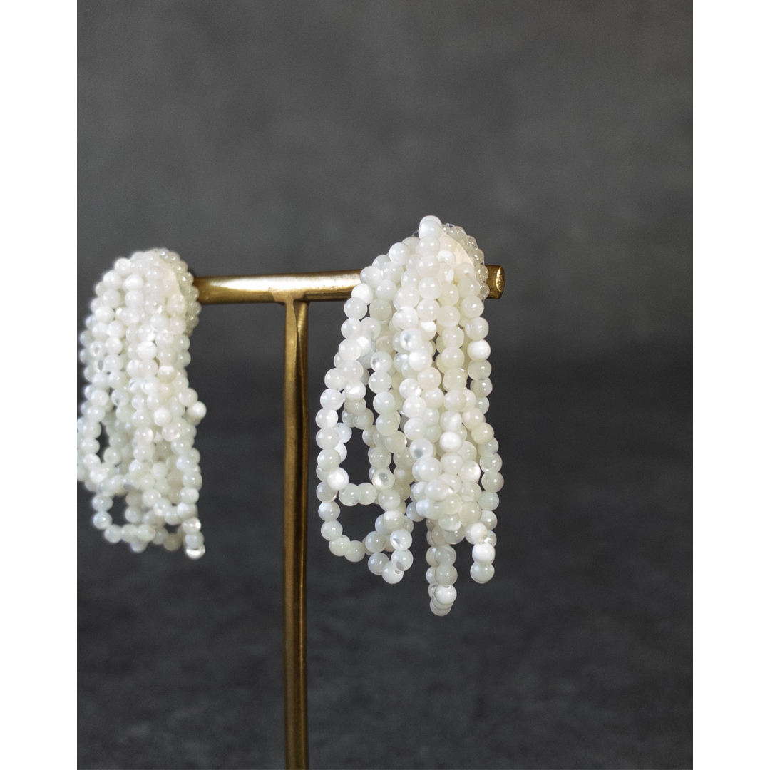 petite anneが販売するシャラシャラピアス〜マザーオブパール　全2種