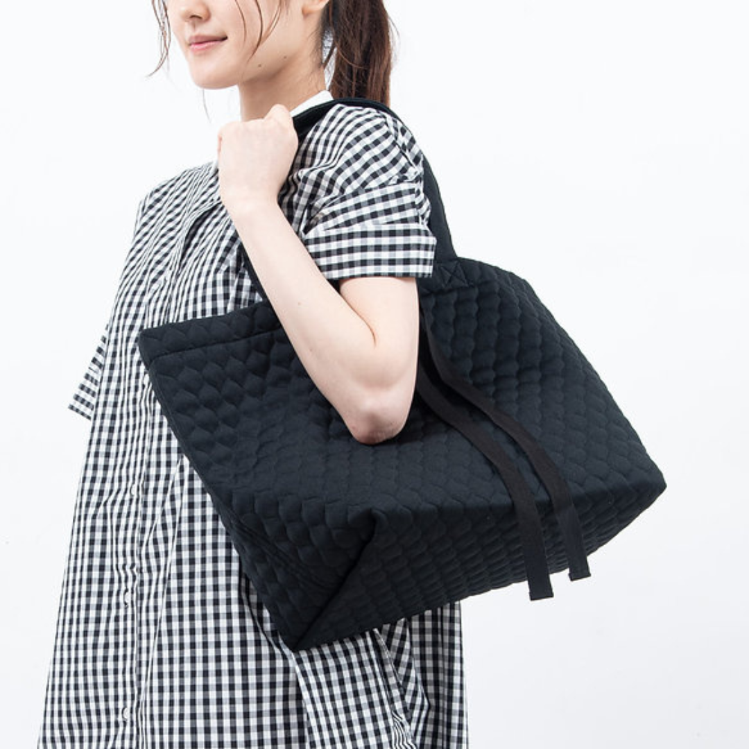 株式会社OUTBLOOMが販売するblack quilt BAG 2way tote black auit 全2種