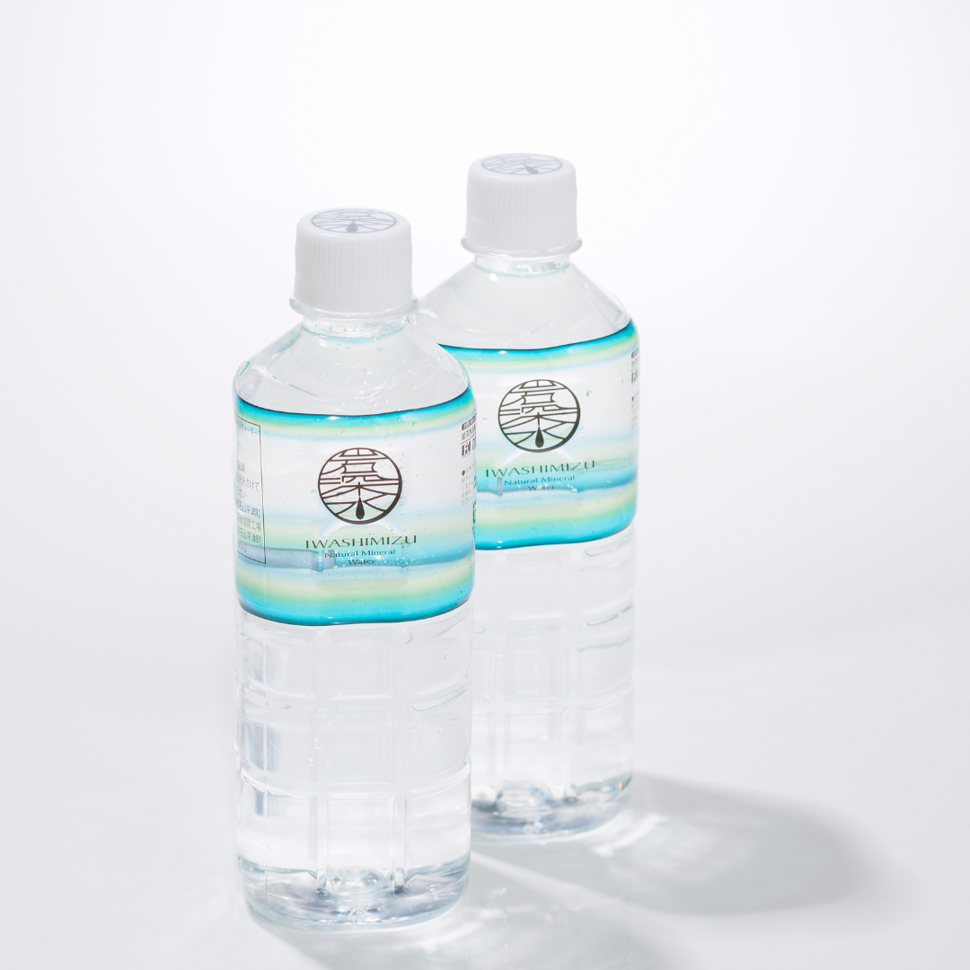 株式会社岩深水が販売するナチュラルミネラルウオーター岩深水500mlペットボトル