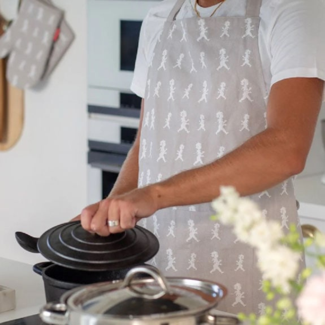 クリケットジャパン株式会社が販売するSOLSTICKAN キッチンエプロン（大人用）