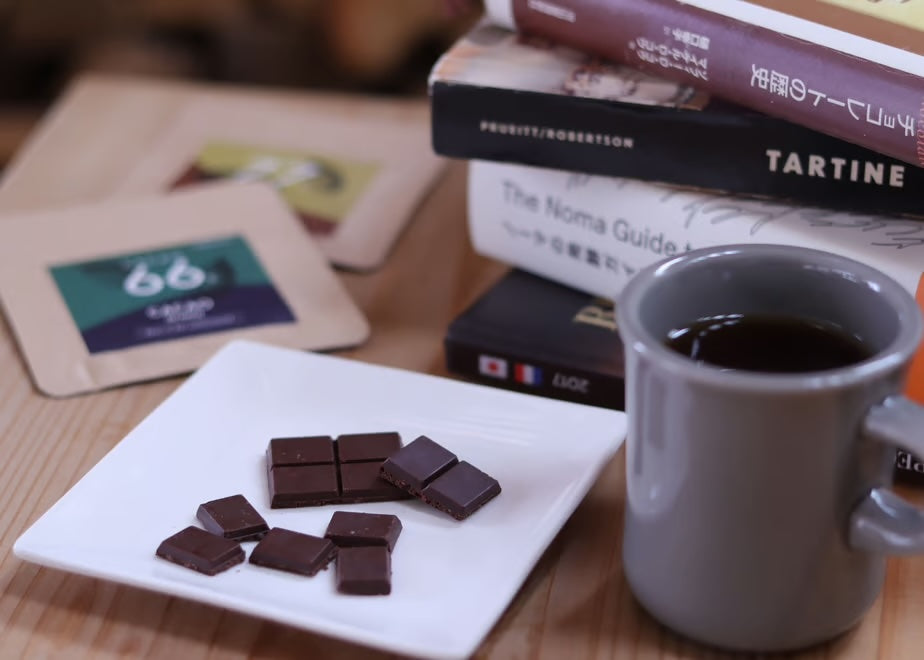 ロッツ株式会社が販売する「CACAObroma そばの実チョコレート（ハーフサイズ）」